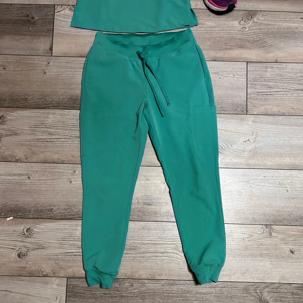 Scrub Set - Picture 6 of 7